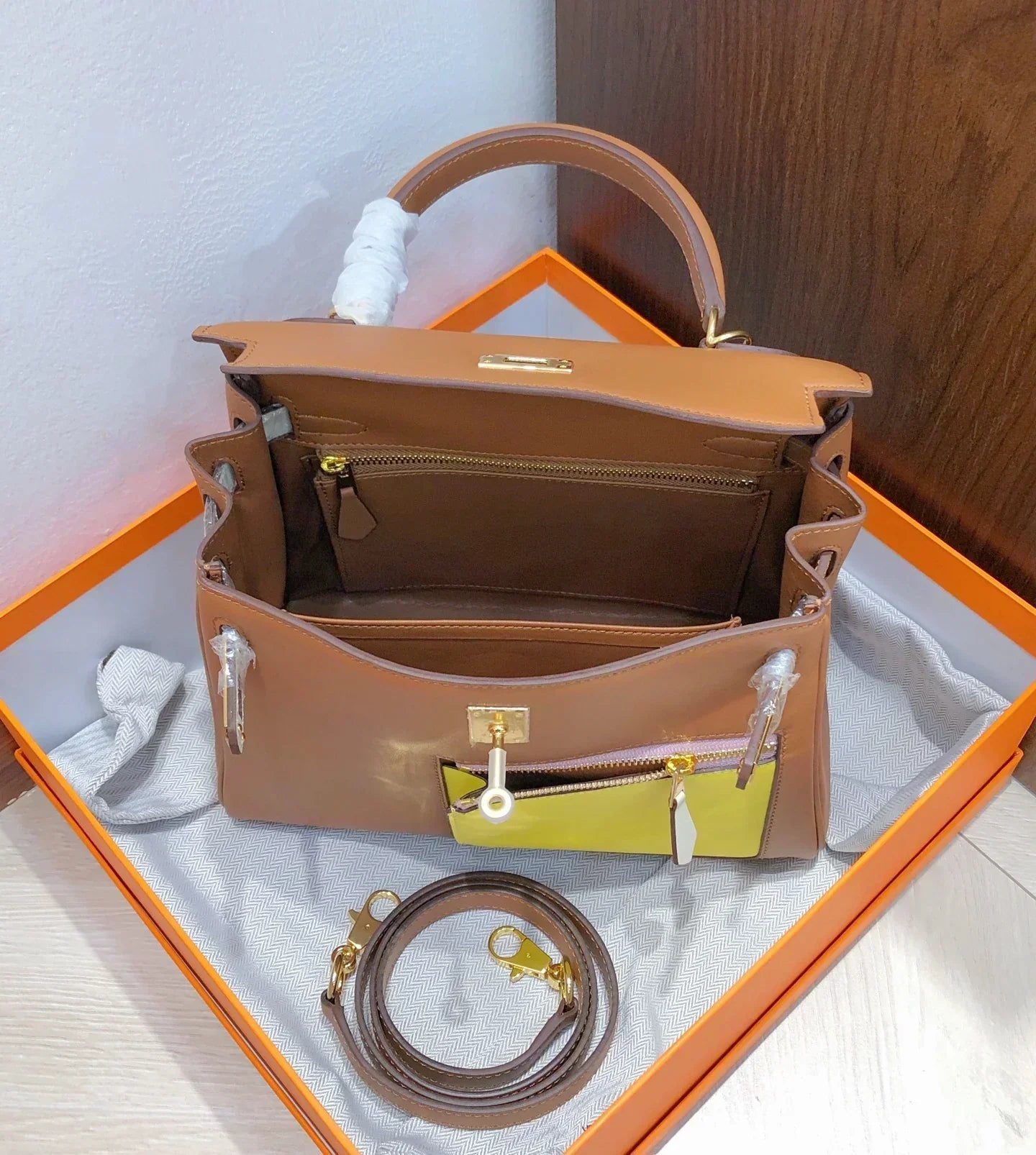 Cassis and Nata Swift Colormatic Kelly 25 Retourne Palladium Hardware