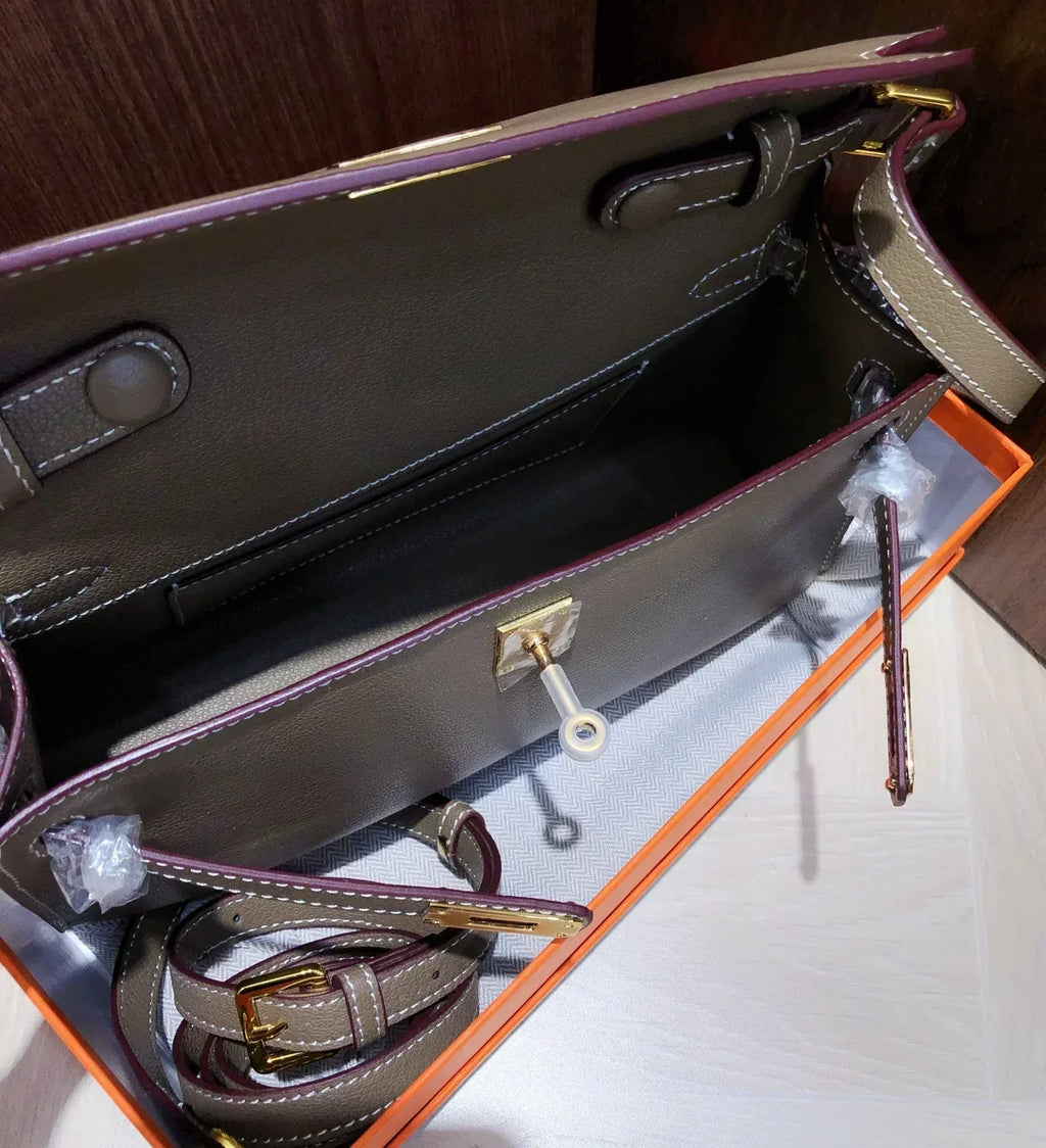 Kelly Classique To Go wallet Gold Harrdware