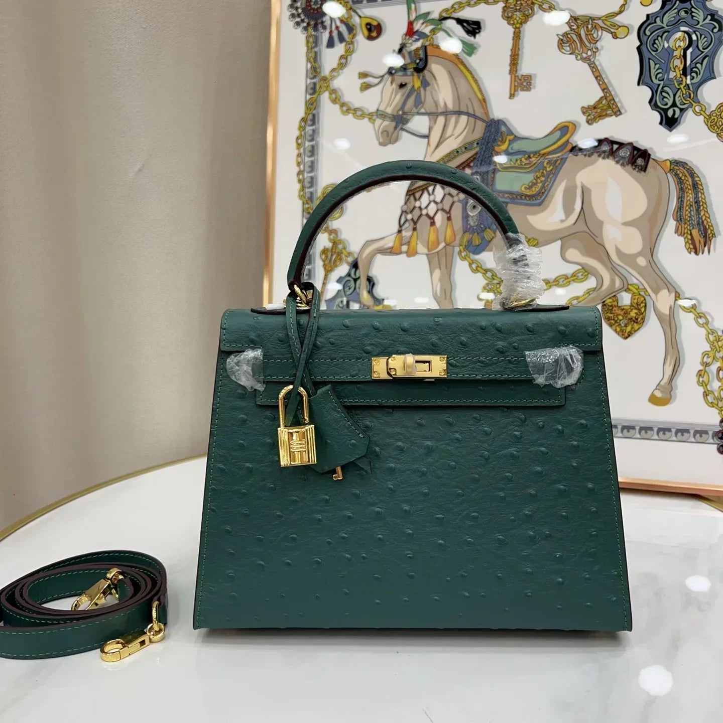 Kelly 25 Vert Ostrich Leather Ostrich Grain Texture Gold Hardware