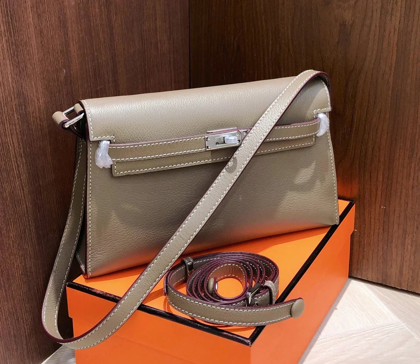 Kelly Wallet To Go Etoupe Epsom Palladium Hardware