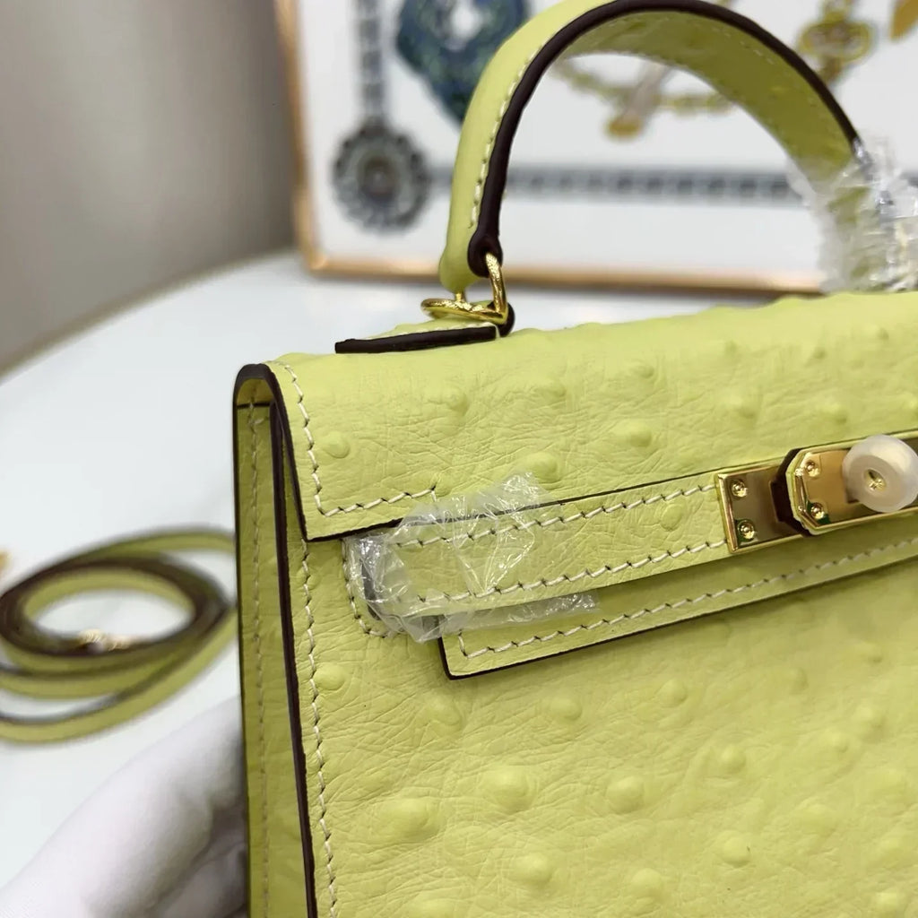 Kelly 32 ostrich handbag Green Ostrich gold Hardware