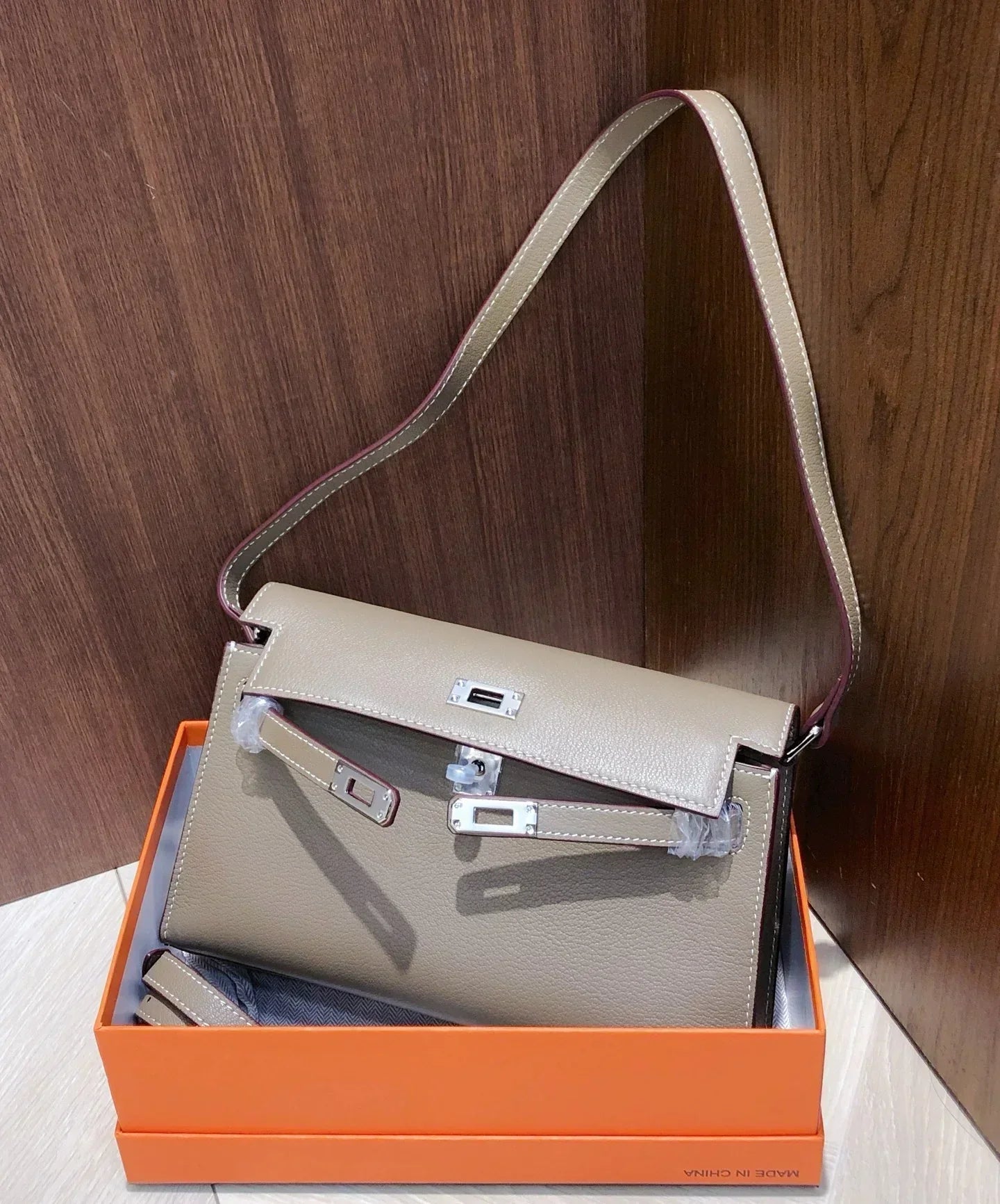Kelly Wallet To Go Etoupe Epsom Palladium Hardware