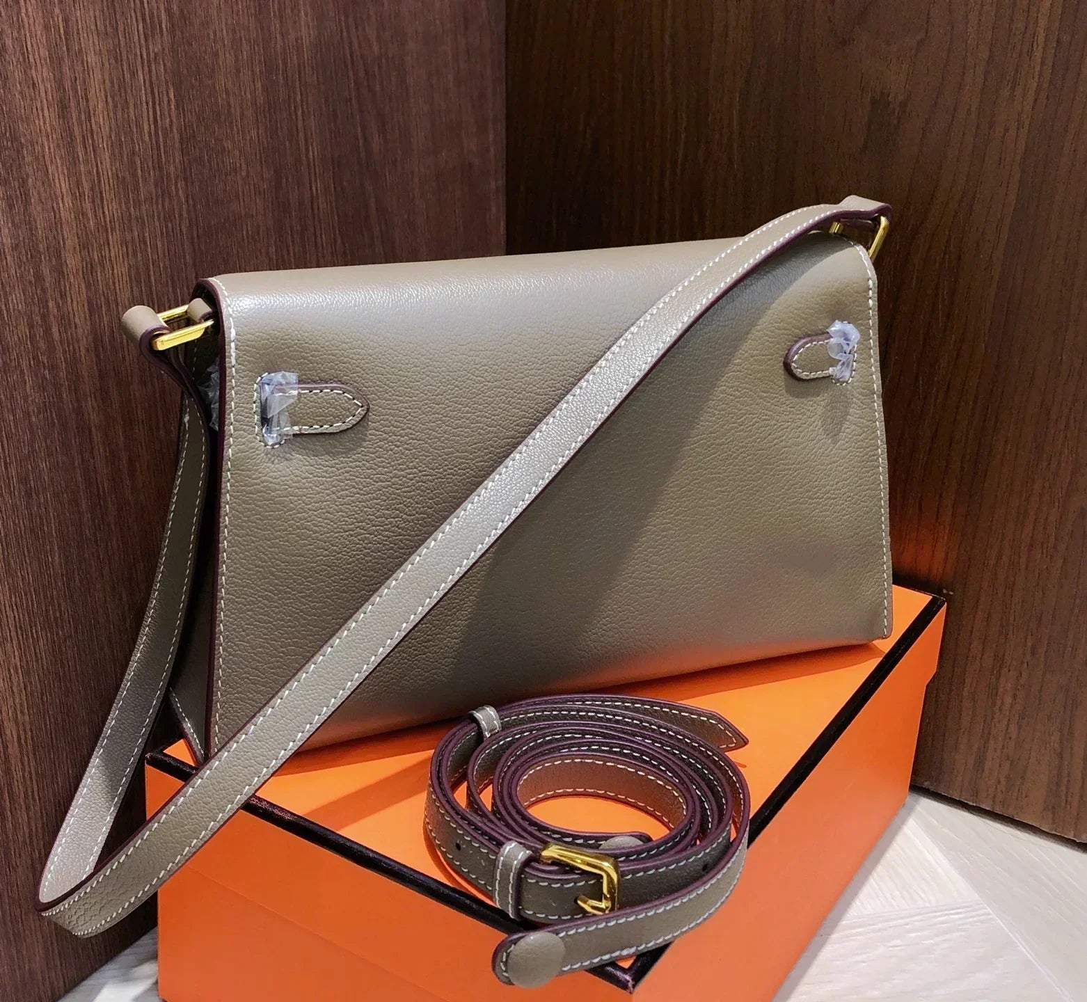 Kelly Classique To Go wallet Gold Harrdware